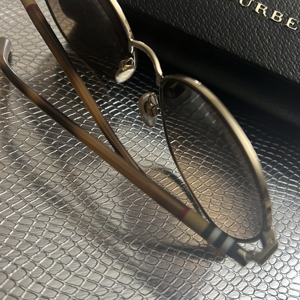 Burberry sunglasses - Picture 3 of 4